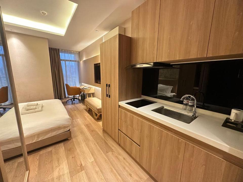 Sf Hotel Penthouse Residences Phnom Penh Exterior foto